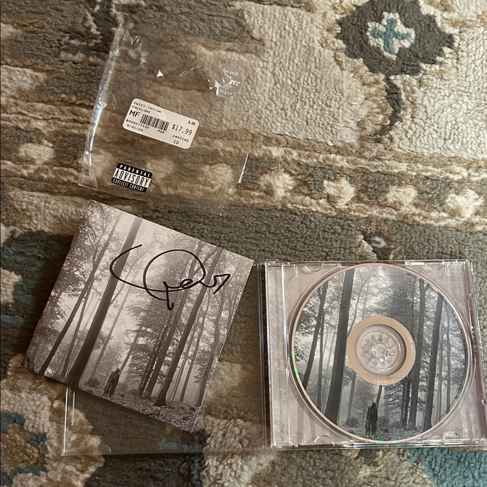 SOLD Taylor Swift Hand SIGNED Folklore cd - Picture 1 of 6